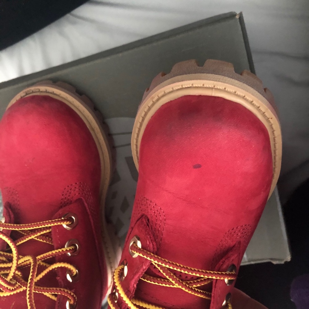 Red Timberlands - Picture 6 of 9